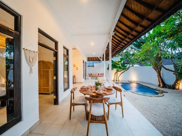 Villa Dadirri - In The Heart Of Seminyak - Walking Distance From Restaurants, Bars And Beach - Perfect Location Buitenkant foto
