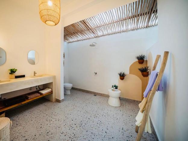 Villa Dadirri - In The Heart Of Seminyak - Walking Distance From Restaurants, Bars And Beach - Perfect Location Buitenkant foto